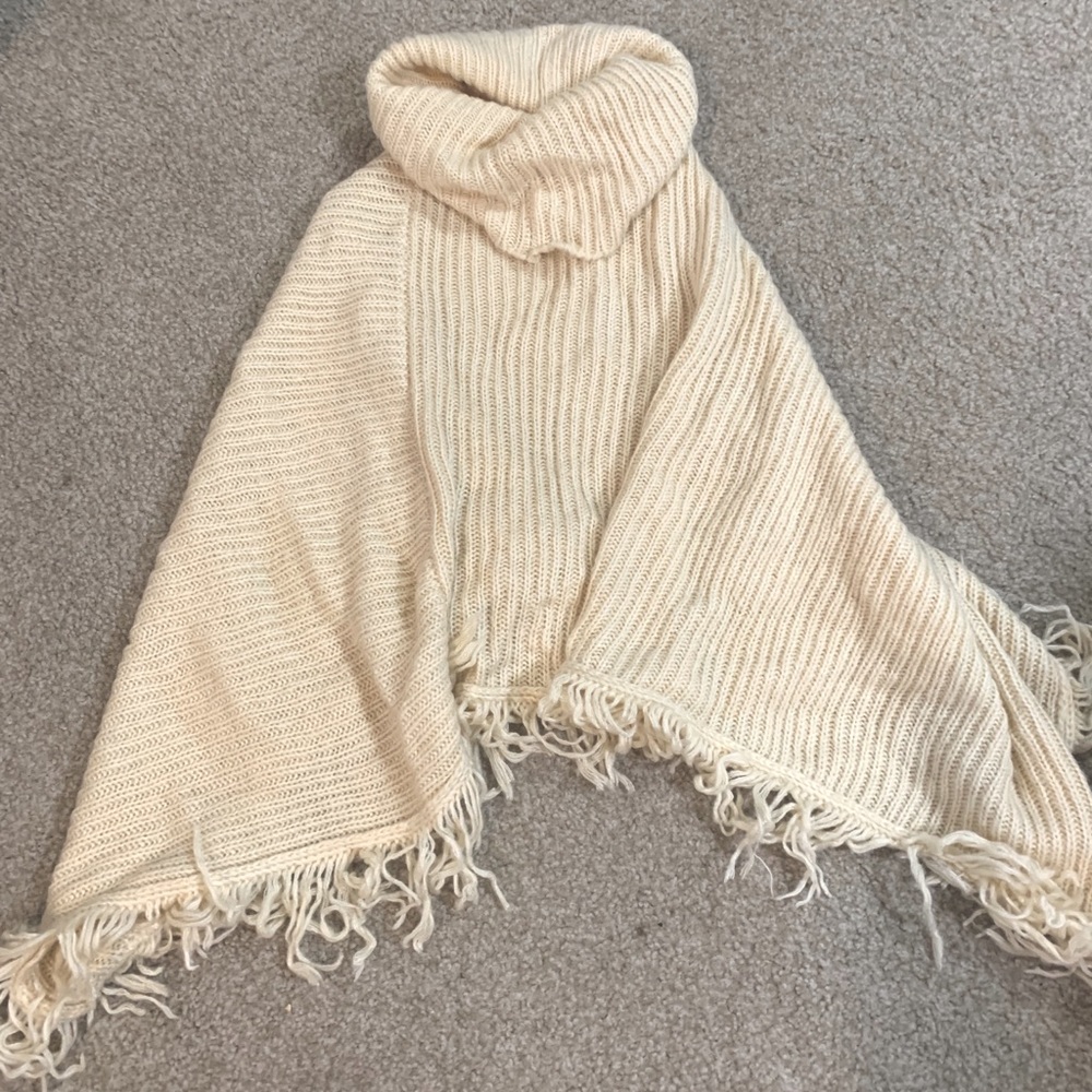 CREAM COLORED TURTLE NECK KNIT PONCHO SHAWL